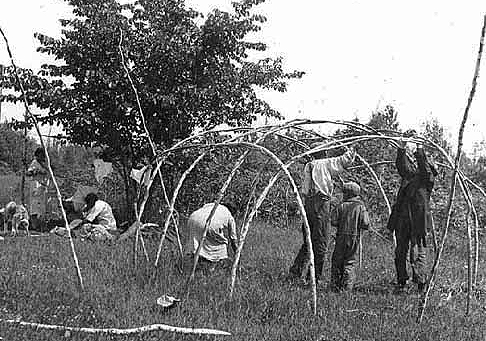 Building a wigwam, 1932.