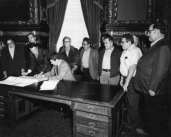 Governor Wendell Anderson signing Leech Lake Agreement; from right to left: Simon Howard, Dave Munnell, Wayne Cronin, 1973.