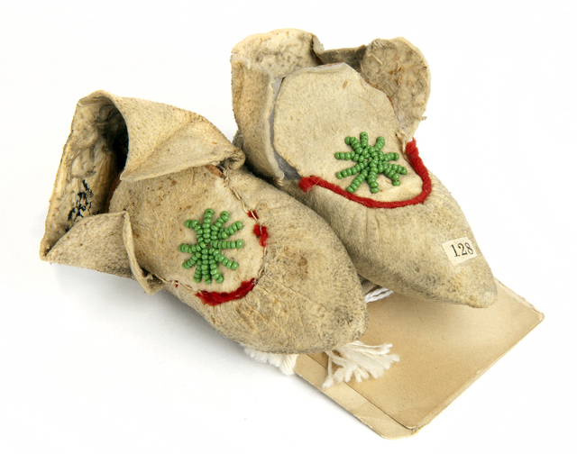 Ojibwe beaded miniature moccasins, pre-1923.