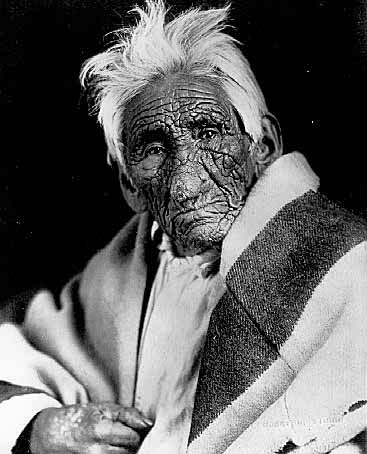 John Smith (Kay-bah-nung-we-way, Sloughing Flesh), commonly known as "Old Wrinkled Meat," ca. 1915.