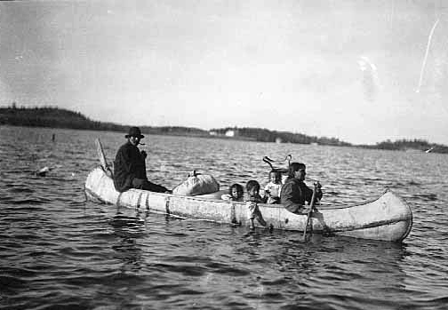 Indian family in birch bark canoe, Lake of the Woods, 1911.