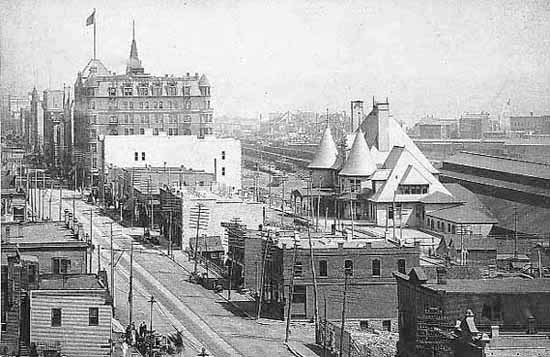 Superior Street; note Union Depot and Spalding Hotel, Duluth, 1889.