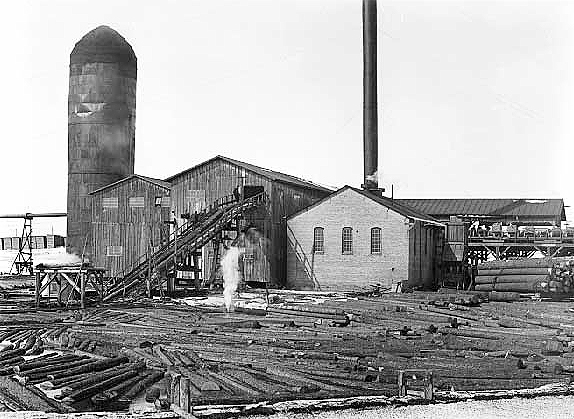 Exterior of sawmill, Skibo Timber Company, Skibo, 1913.