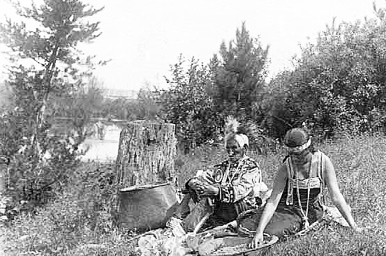 Mrs. Jake Munnell and John Smith, ca. 1915.