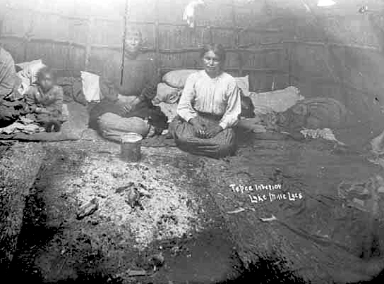 Interior of Chippewa lodge, Mille Lacs, 1909