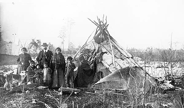 Chippewa wigwam and family, Leech Lake, ca. 1900.