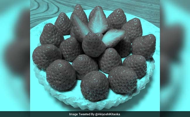 Strawberries optical illusion