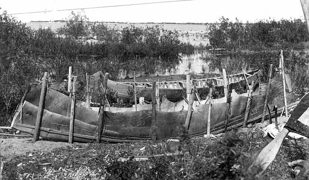 Canoe building, Oak Point, Lake of the Woods, 1901.